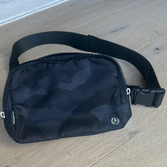 lululemon athletica Other - lululemon athletica Black Camo Waist Pack